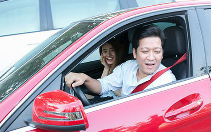 Các cặp đôi sao Việt đổi gió đi xe máy vì ngồi xế hộp mãi cũng chán