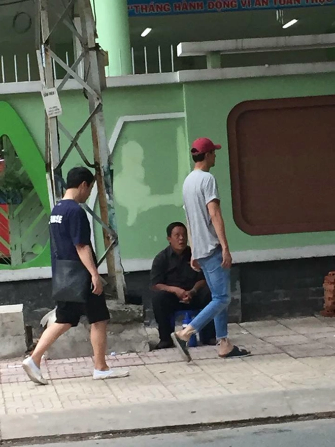 Sao Hàn đến Việt Nam: Phái nữ cuốn hút, các anh em rủ nhau đi dép lê