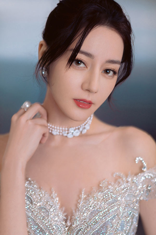 Ngược đời như sao Hoa ngữ: Bị chê diễn một màu nhưng vẫn đắt show