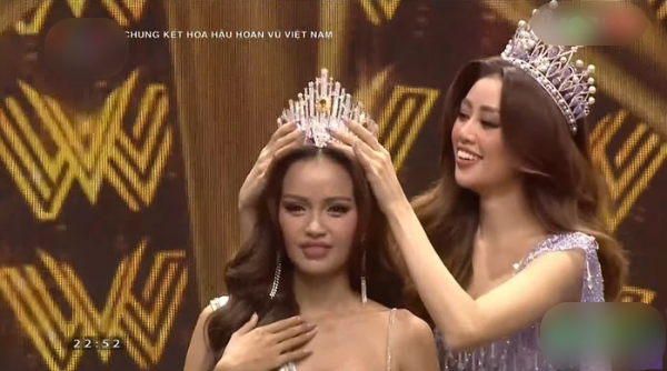 Nguyễn Thị Ngọc Châu đăng quang Hoa hậu Hoàn vũ Việt Nam 2022