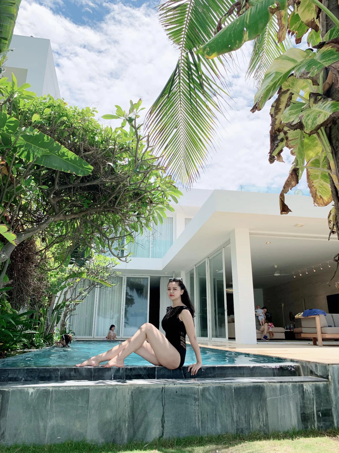 Nhan sắc sau sinh của hội WAGs, vợ Công Phượng được khen ngày càng đẹp