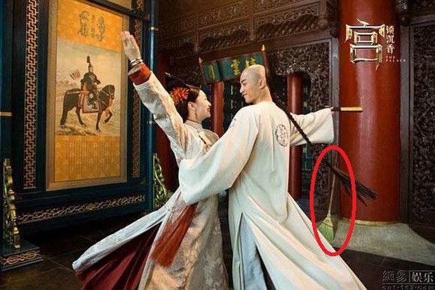 Nhặt sạn phim Trung: Mộng Hoa Lục có hẳn người đeo khẩu trang