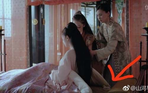 Nhặt sạn phim Trung: Mộng Hoa Lục có hẳn người đeo khẩu trang