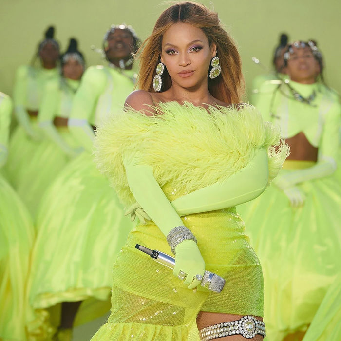 Những đòi hỏi oái oăm của sao Hollywood: Beyoncé uống nước 21 độ
