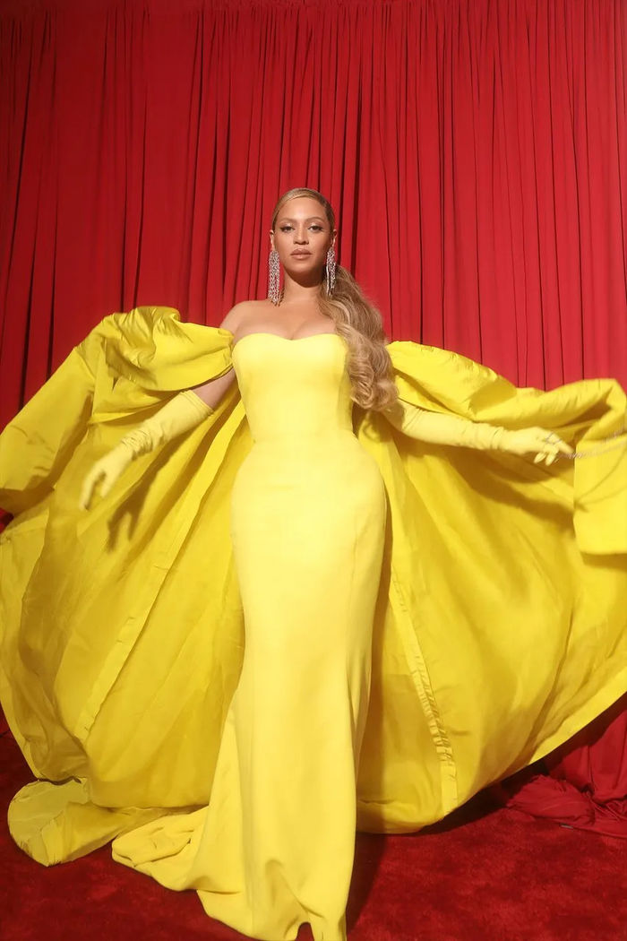 Những đòi hỏi oái oăm của sao Hollywood: Beyoncé uống nước 21 độ
