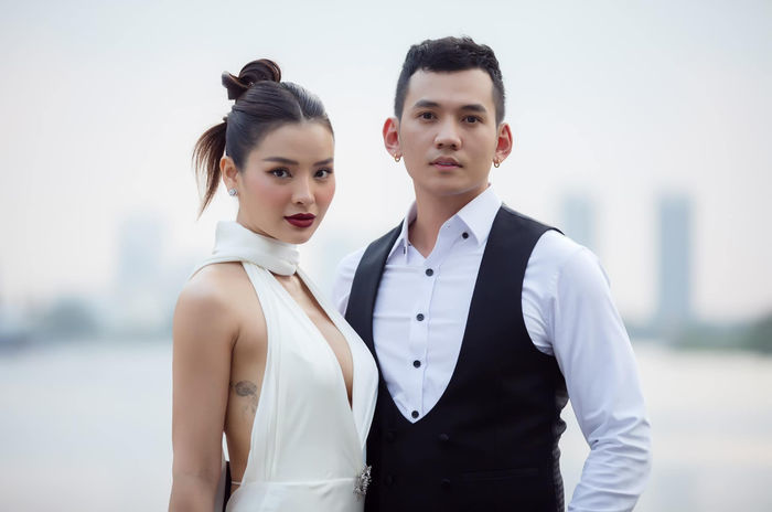 Những mỹ nhân Việt chuộng style gợi cảm khi đi đám cưới