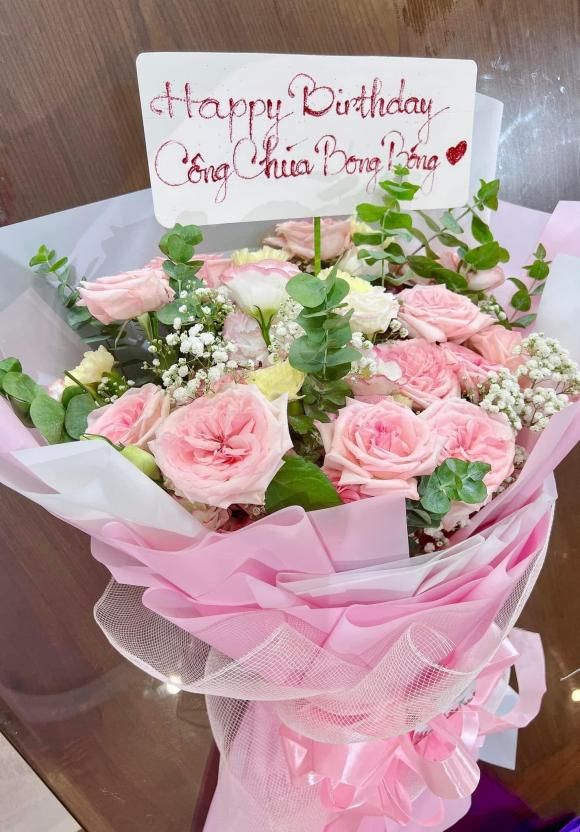 Núi quà sinh nhật của sao Việt: Bảo Thy nhà ngập hoa, đồ hiệu