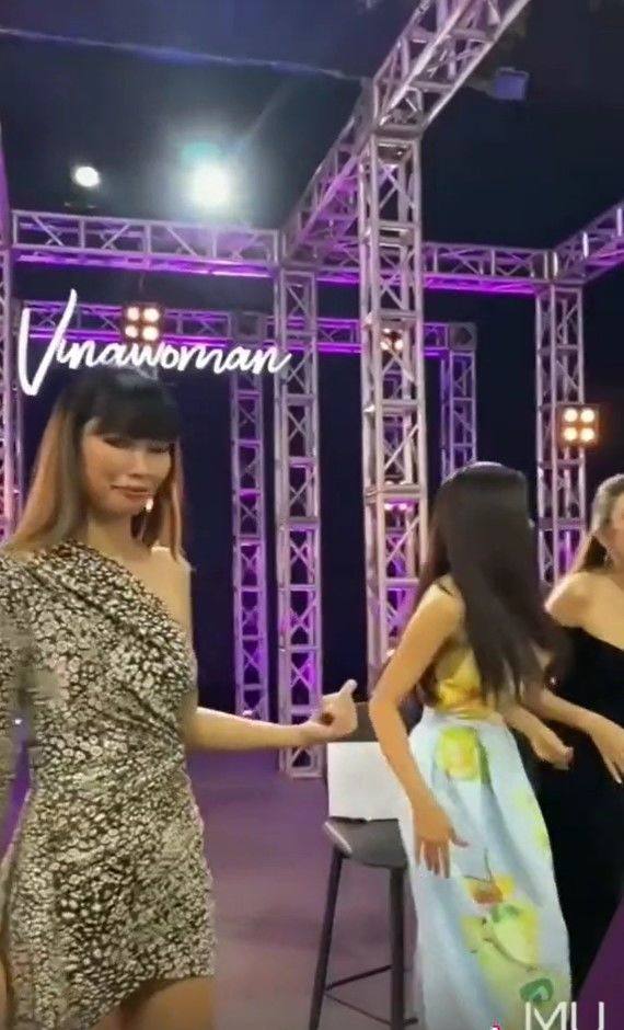 Phản ứng của Hà Anh khi dàn giám khảo Hoàn vũ rủ quay top top