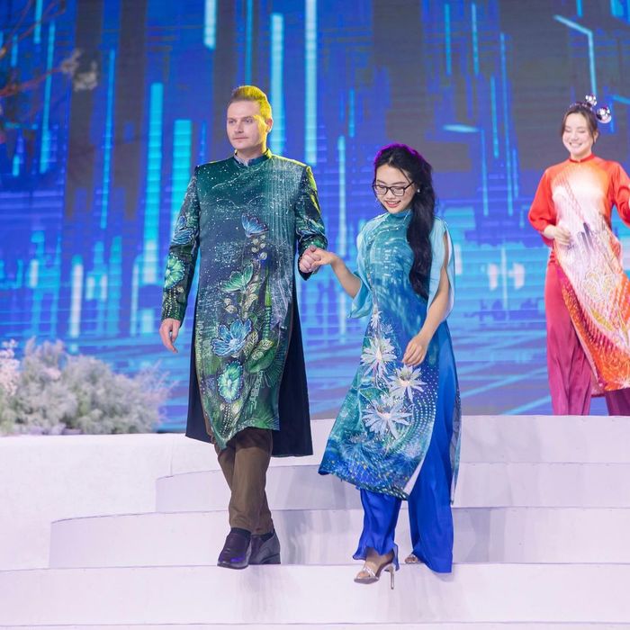 Phương Mỹ Chi bao show ca hát lẫn đóng phim: Cát-xê để đâu cho hết