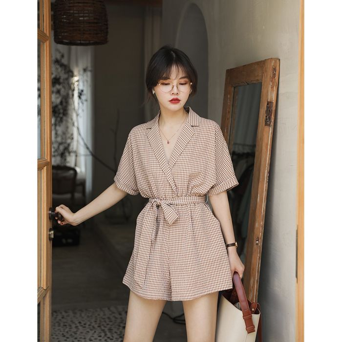 Playsuit - kiểu đồ hot nhất hè 2022: Mặc nhà hay xuống phố đều xinh