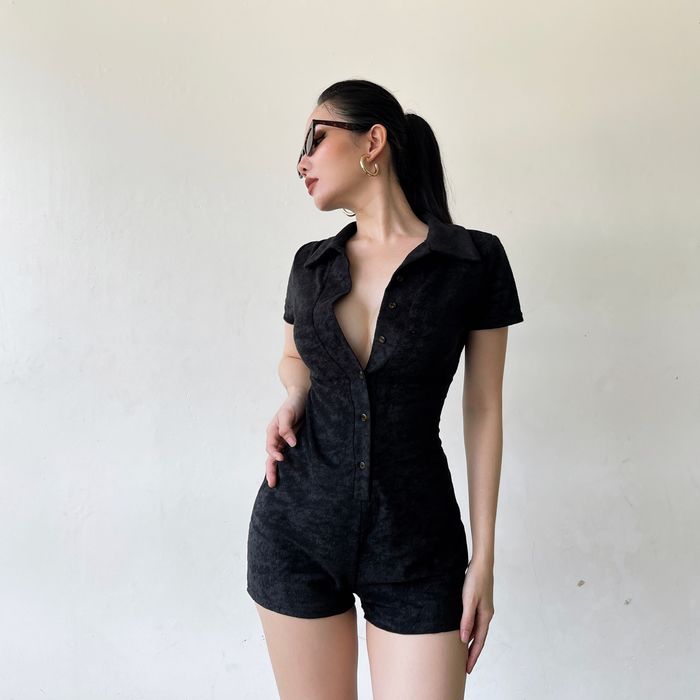 Playsuit - kiểu đồ hot nhất hè 2022: Mặc nhà hay xuống phố đều xinh