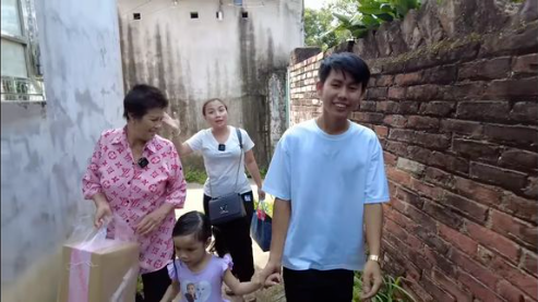 Quỳnh Trần JP tiếp tục hành trình thăm Youtuber lớn tuổi tại Việt Nam