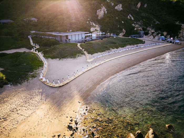 Sàn catwalk bãi biển dài nhất Việt Nam: vedette toàn mỹ nhân đình đám
