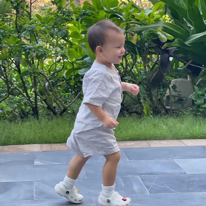 Sao Việt cho con đi nghỉ hè: Vy Oanh đưa dàn nhóc tì sang Mỹ khám phá