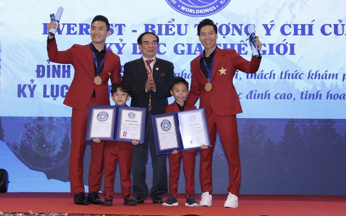 Sao Việt có truyền nhân nối nghiệp: Con Quốc Cơ xiếc siêu đỉnh