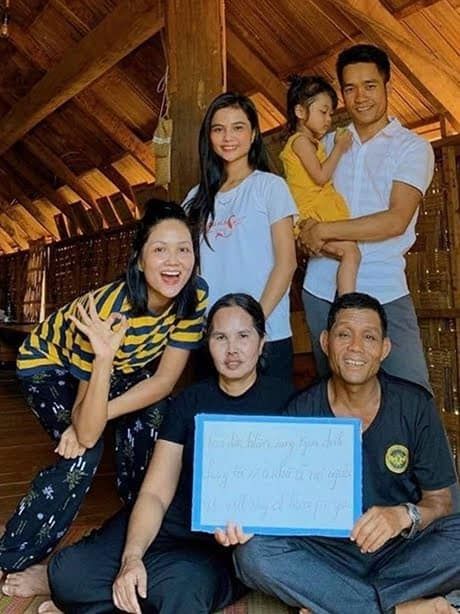 Sao Việt mừng ngày 28/6: Gia đình 3 thế hệ của Hà Hồ đi nghỉ dưỡng