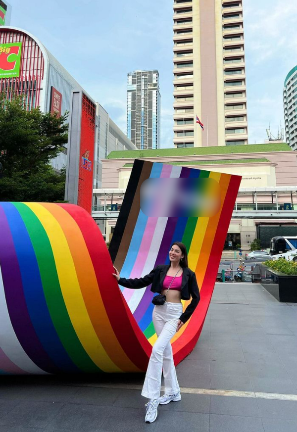 Sao Việt ủng hộ ngày hội LGBT: Minh Triệu - Kỳ Duyên sang tận Thái Lan