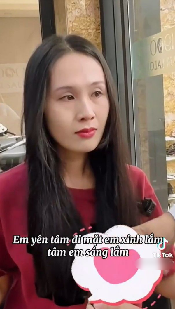 Cô gái hiến tặng mái tóc nâng niu suốt 15 năm cho bệnh nhân nan y
