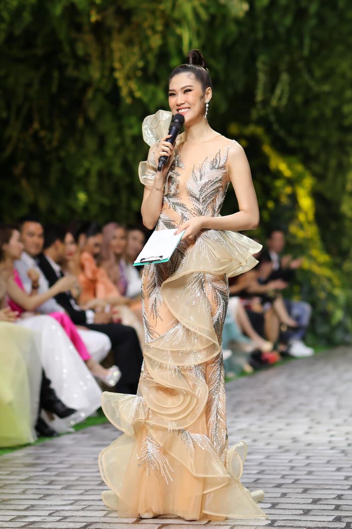 Siêu mẫu Thu Hằng từng catwalk không lương vì quá mê Lam Trường