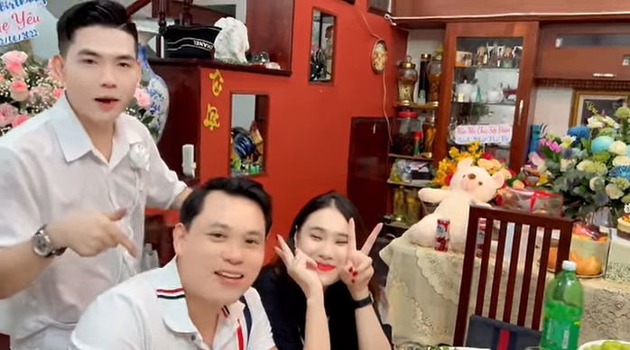 Sinh nhật của bạn trai tin đồn: Hà Trí Quang tặng quà hơn 55 triệu