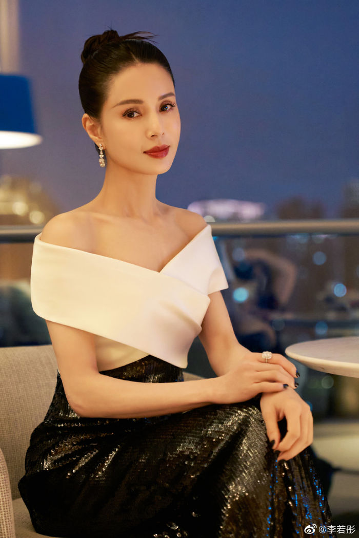Cuộc sống dàn ngọc nữ đình đám Cbiz: Đổng Khiết đánh mất hào quang