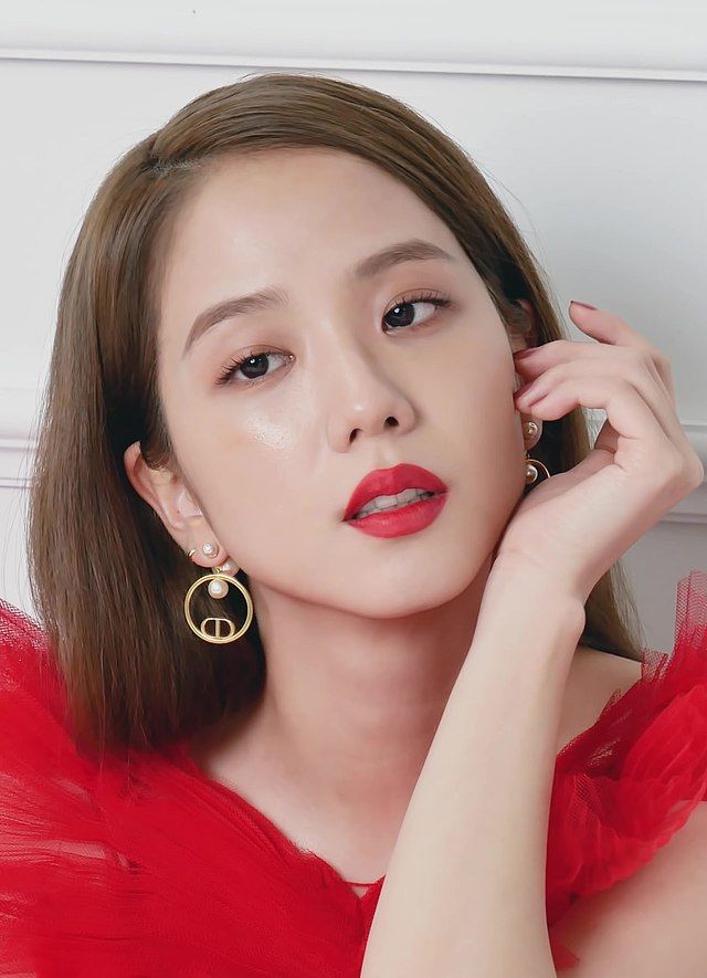 Tuổi thật sao Hoa, Hàn, US-UK: Ai nghĩ Dua Lipa bằng tuổi Jisoo