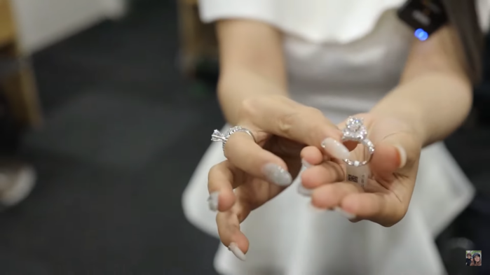 Sướng như Bà Nhân Vlog: Chồng tặng nhẫn kim cương làm quà sinh nhật