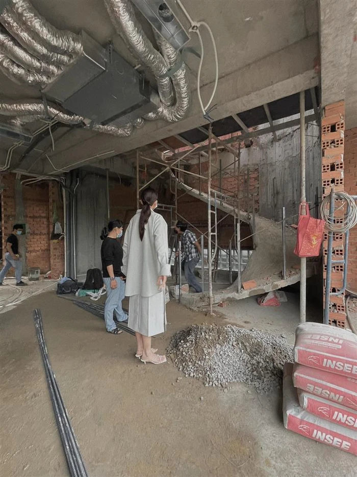 Thanh Hằng tận hưởng cuộc sống độc thân trong biệt thự 1.000 m2