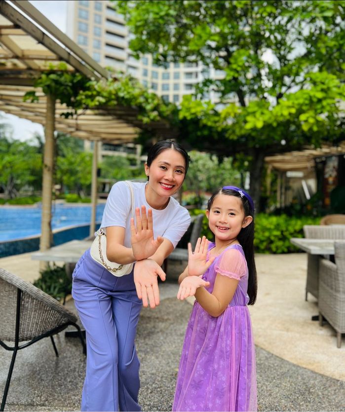Thanh Hiền cho con gái gặp Gia Bảo còn đưa sang thăm ông bà cố