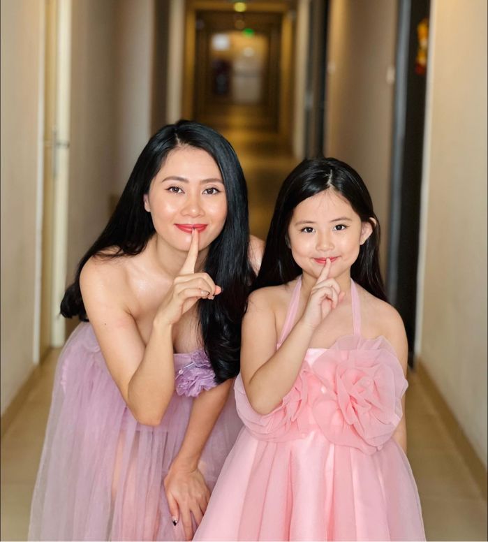 Thanh Hiền cho con gái gặp Gia Bảo còn đưa sang thăm ông bà cố