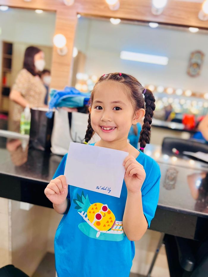 Thanh Hiền cho con gái gặp Gia Bảo còn đưa sang thăm ông bà cố