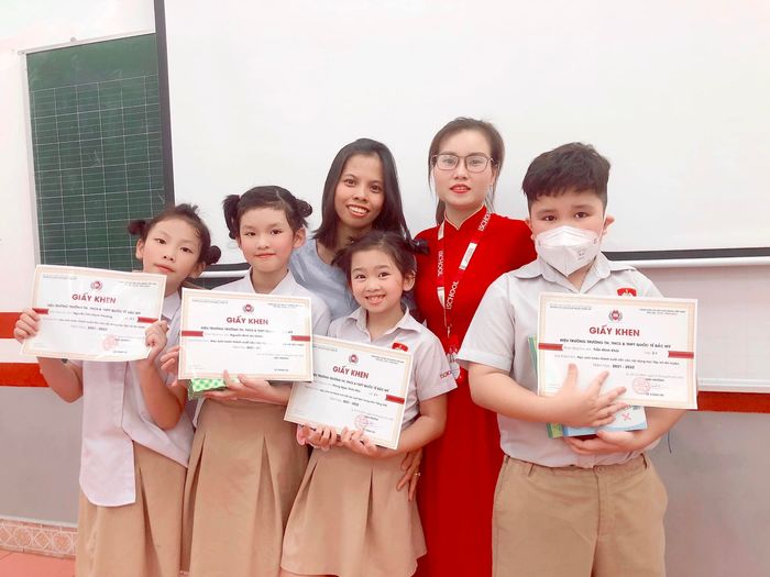 Thành tích học tập của con cái sao Việt: Ái nữ nhà Mai Phương đáng nể