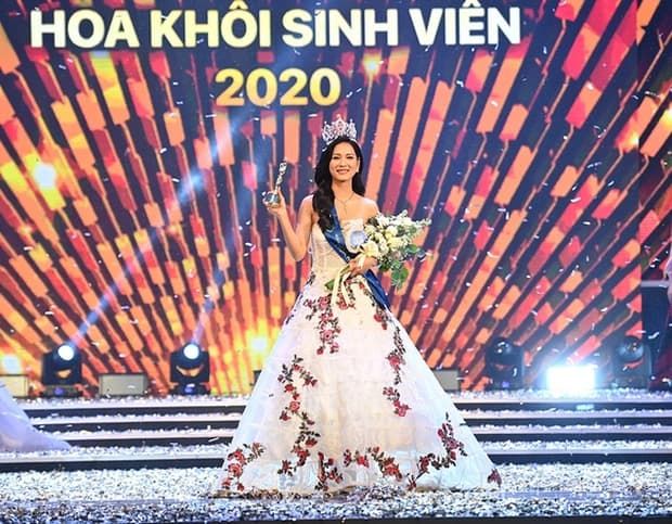 Thí sinh Hoa hậu Hoàn vũ gặp sự cố đáng tiếc trong màn chào kết