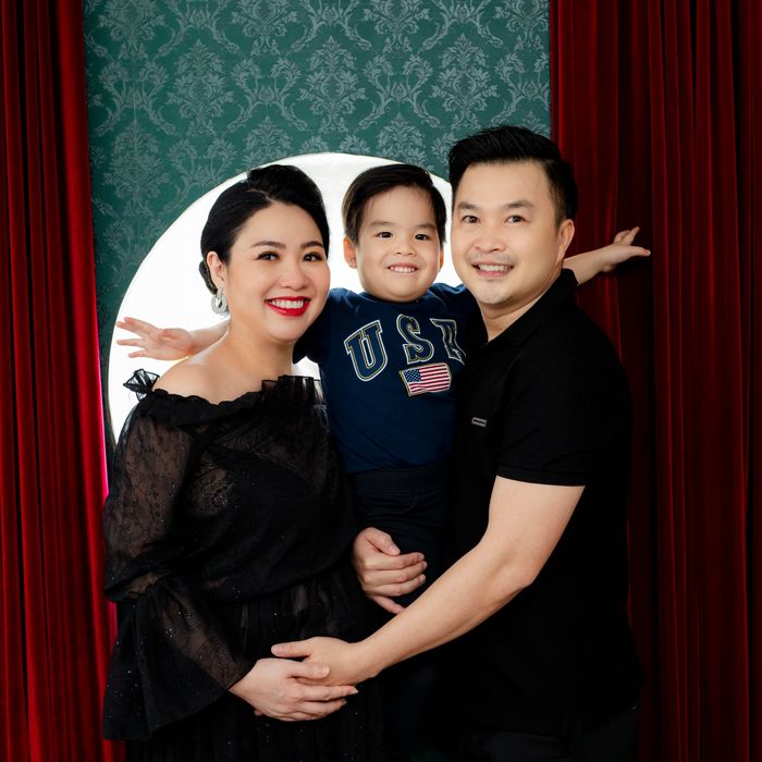 Thời trang đi ăn cưới của các mẹ bầu Vbiz: Phạm Quỳnh Anh hở bạo