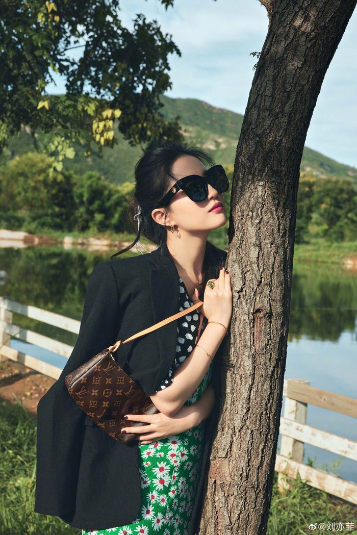 Tiết kiệm như Diệc Phi: Gia tài nghìn tỷ mà diện áo cũ suốt 10 năm