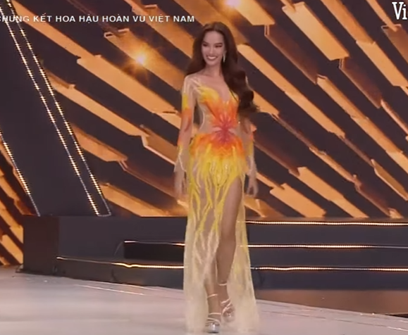 Top 5 Hoa hậu Hoàn vũ Việt Nam 2022: Thủy Tiên chuẩn bị nuốt mic
