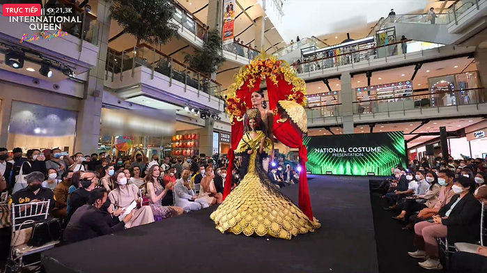Trân Đài mang quốc phục 9kg lên sân khấu Hoa hậu Chuyển giới Quốc tế