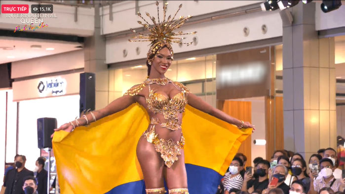 Trân Đài mang quốc phục 9kg lên sân khấu Hoa hậu Chuyển giới Quốc tế