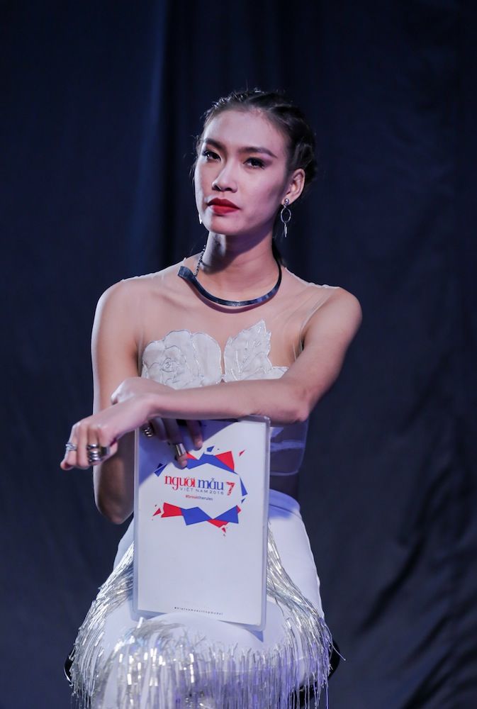 Từng nhận xét Ngọc Châu nhạt: Nguyễn Oanh top 16, cô em giờ là Hoa hậu