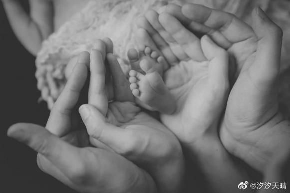 Vợ Châu Kiệt Luân mới sinh bé thứ ba, visual cứ ngỡ gái còn son