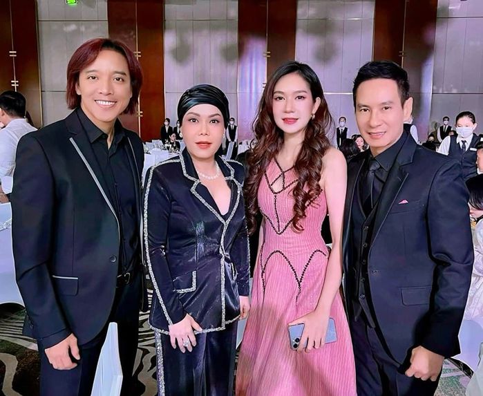 Vợ chồng Lý Hải - Minh Hà đi đám cưới nào cũng lấy trọn spotlight