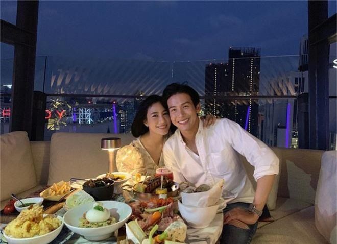 Vợ mỹ nam Chiếc lá cuốn bay mang thai con đầu, được cưng tận trời