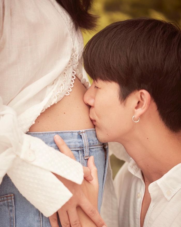 Vợ mỹ nam Chiếc lá cuốn bay mang thai con đầu, được cưng tận trời