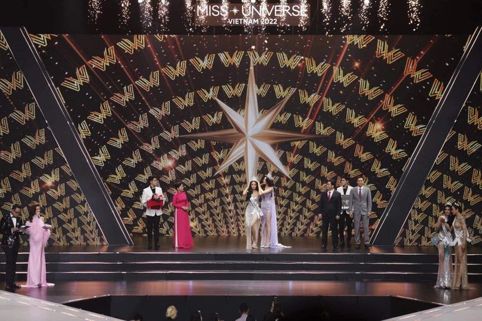 Vũ Thu Phương đau lòng vì phải loại thí sinh, ví HHHV là mùa All Stars