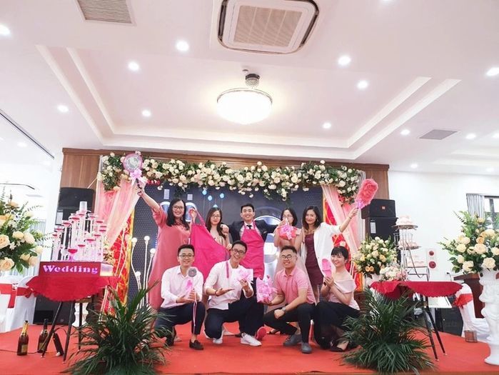 Bạn thân nhà người ta: Tặng phong bì siêu to khổng lồ mừng cưới
