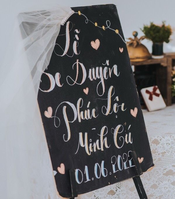 Cô nàng được bạn thân tặng chiếc nhẫn bự chà bá nhân ngày tốt nghiệp