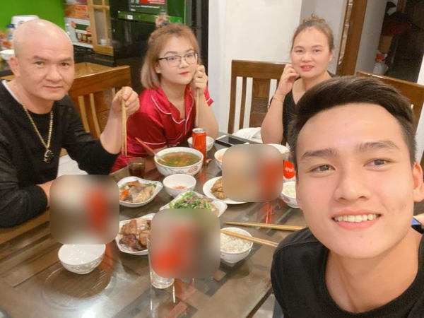 Cầu thủ Việt Anh khả năng chơi bóng hay và còn có thân hình vạm vỡ