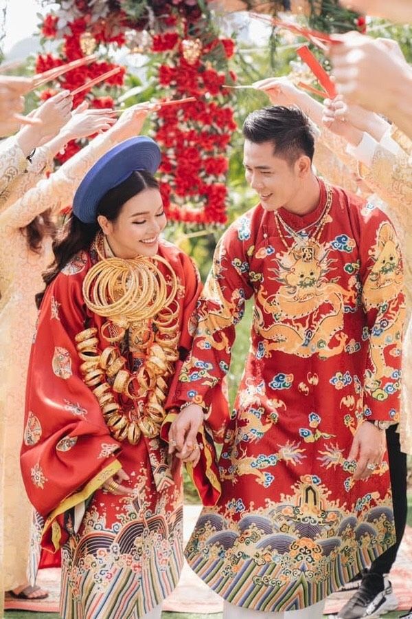 Đám cưới của cô dâu Cần Thơ: Cặp đồng hồ 2 tỷ, sổ đỏ và 1 tỷ tiền mặt