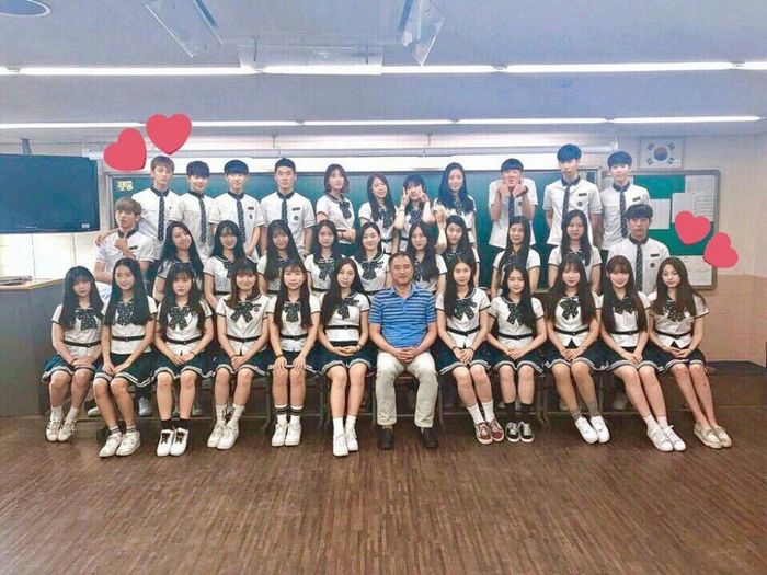 Các thần tượng Kpop là bạn cùng lớp: Lớp học siêu sao có tận 6 idol