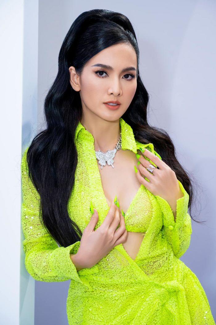 10 năm rời showbiz, Anh Thư không lụt nghề khoản pose dáng thần thái